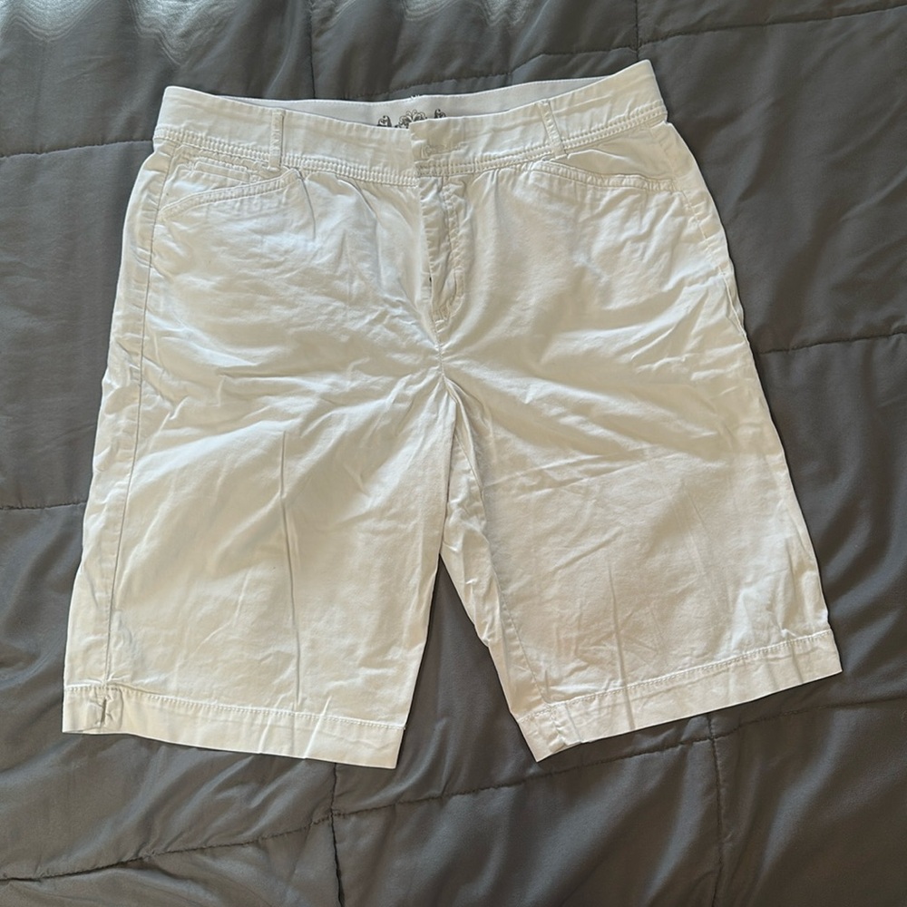 Women’s Great Northwest Indigo Easy Waist white shorts. Size 12.